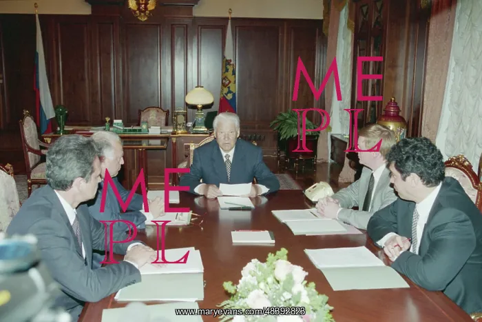 : Boris Yeltsin meets with top ministers : Boris Yeltsin meets with top ministers
