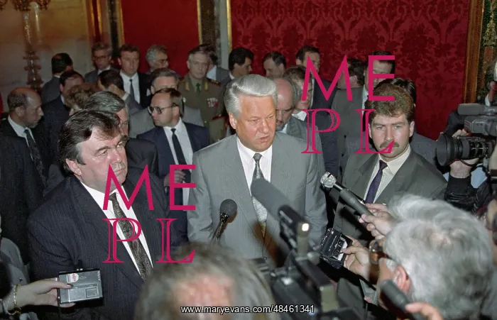 : Boris Yeltsin and Mircea Snegur, 1992 : Boris Yeltsin and Mircea Snegur, 1992