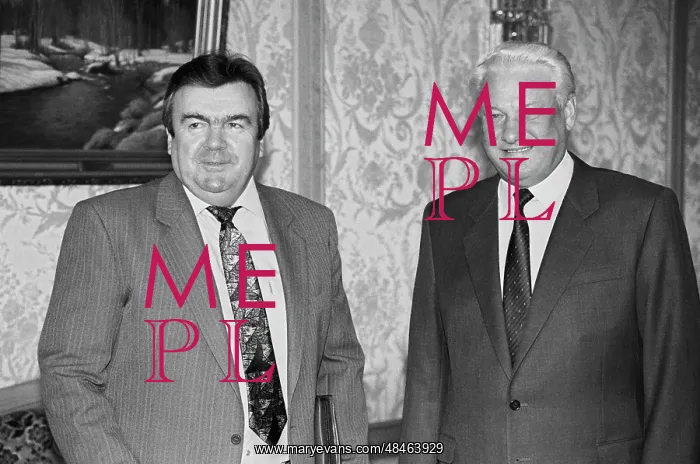 : Boris Yeltsin and Mircea Snegur, 1992 : Boris Yeltsin and Mircea Snegur, 1992