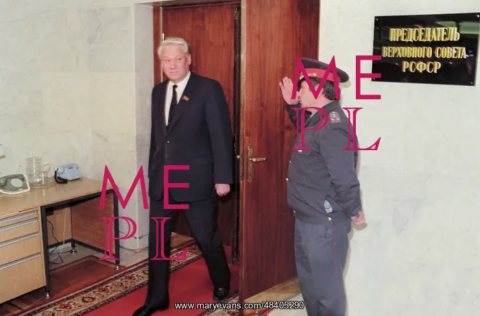 : Boris Yeltsin opens exhibition, 1990 : Boris Yeltsin opens exhibition, 1990