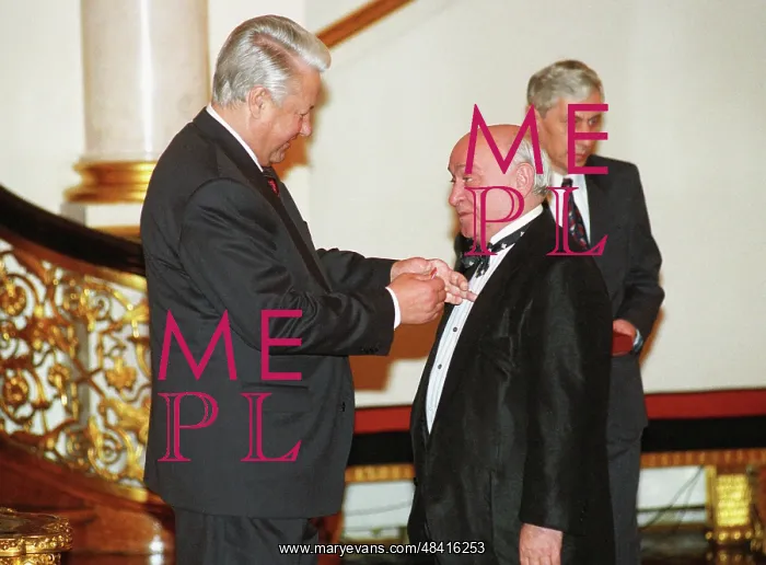 : Boris Yeltsin to present state prizes, 1994 : Boris Yeltsin to present state prizes, 1994