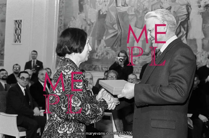 : Boris Yeltsin presenting state prizes, 1991 : Boris Yeltsin presenting state prizes, 1991