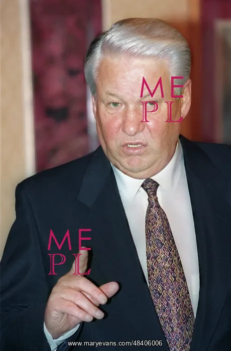 : Boris Yeltsin presents Primakov : Boris Yeltsin presents Primakov