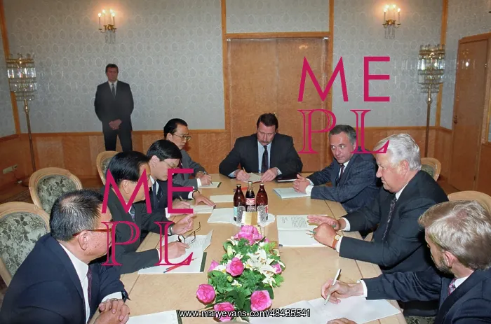 : Boris Yeltsin and Qian Qichen, 1992 : Boris Yeltsin and Qian Qichen, 1992