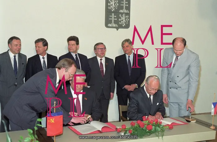  : Boris Yeltsin visit to Czechoslovakia, 1991