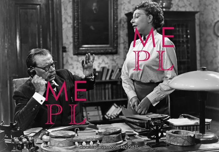 : Boss and secretary in the 30s : Boss and secretary in the 30s