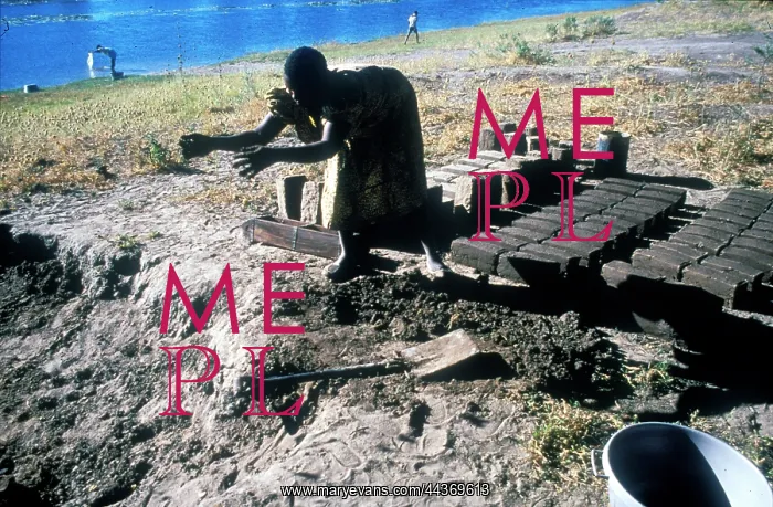 : Botswana, Okavango Delta, 1990s : Making bricks. Photo: : Botswana, Okavango Delta, 1990s : Making bricks. Photo: