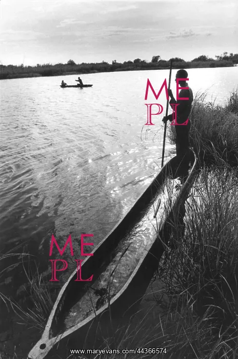 : Botswana, Okavango Delta, 1997: River Bushman. Makoros : Botswana, Okavango Delta, 1997: River Bushman. Makoros