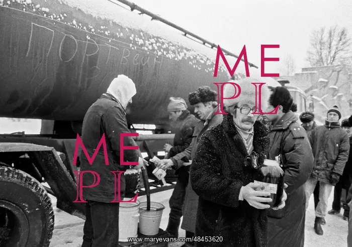 : Bottling port wine in Moscow, 1992 : Bottling port wine in Moscow, 1992