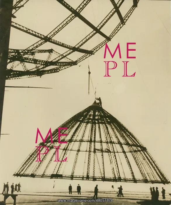 : The bow framework of Graf Zeppelin II LZ 130 being lifted : The bow framework of Graf Zeppelin II LZ 130 being lifted