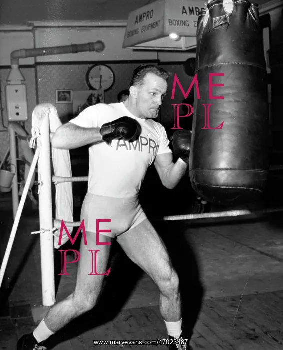 : Boxer Henry Cooper 1934 - : Boxer Henry Cooper 1934 -