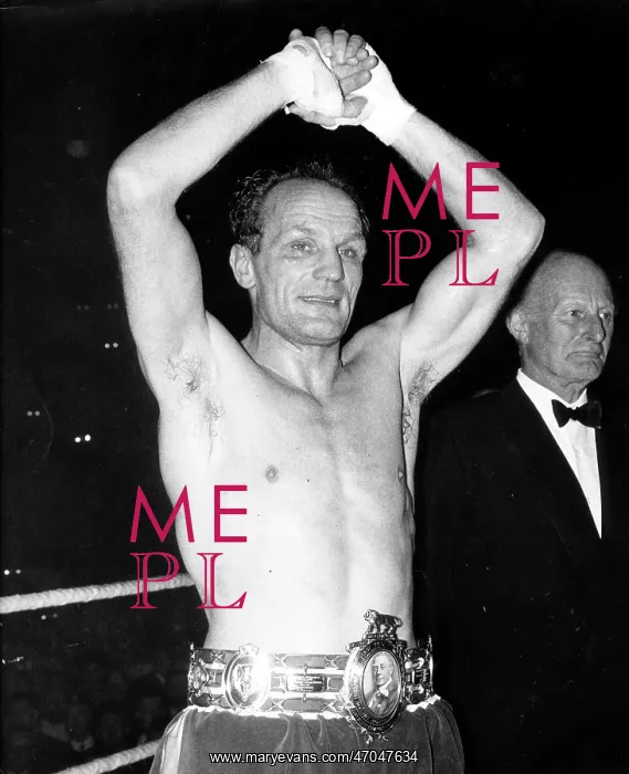 : Boxer Henry Cooper 1934 - : Boxer Henry Cooper 1934 -