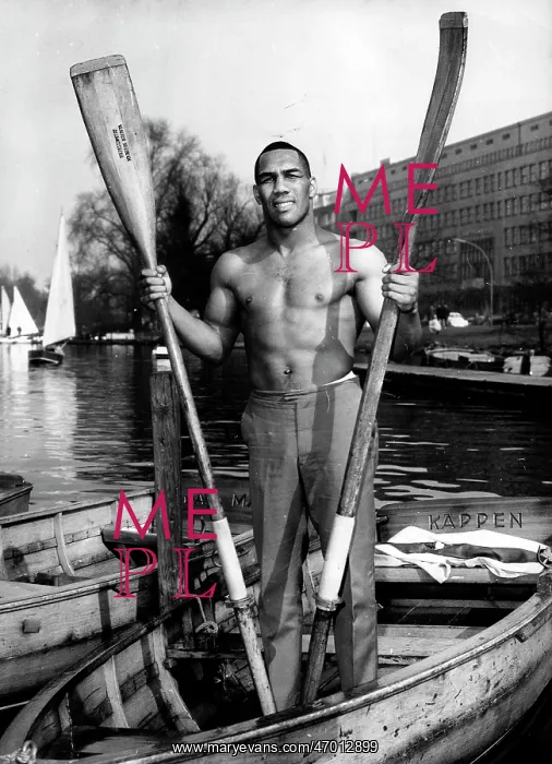 : Boxer Kirk Barrow 1939 - : Boxer Kirk Barrow 1939 -