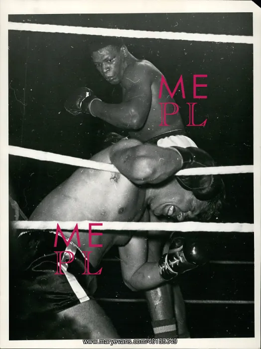 : Boxing. Nov. 11, 1953 - Nino Valdes, Cuba, beats European Champion Heinz Neuhaus : Boxing. Nov. 11, 1953 - Nino Valdes, Cuba, beats European Champion Heinz Neuhaus