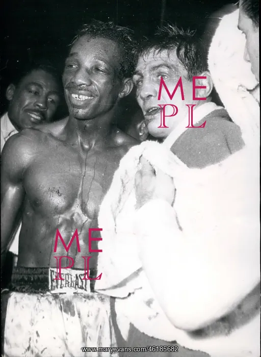 : Boxing. Oct. 10, 1954 - Sandy saddler beats famechon-keeps world's title : Boxing. Oct. 10, 1954 - Sandy saddler beats famechon-keeps world's title