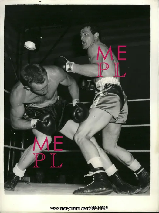 : Boxing. Jun. 06, 1956 - Canada's Gordon Wallace wins empire light-heavy title : Boxing. Jun. 06, 1956 - Canada's Gordon Wallace wins empire light-heavy title