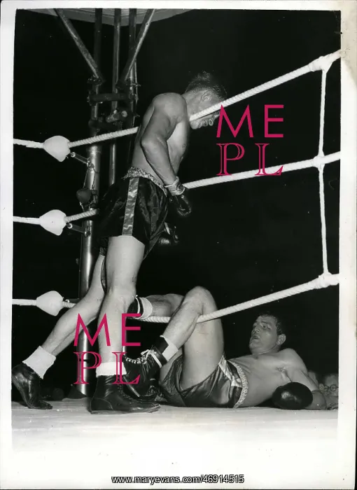 : Boxing. Jun. 06, 1956 - Canada's Gordon Wallace beats Ron Barton on points : Boxing. Jun. 06, 1956 - Canada's Gordon Wallace beats Ron Barton on points