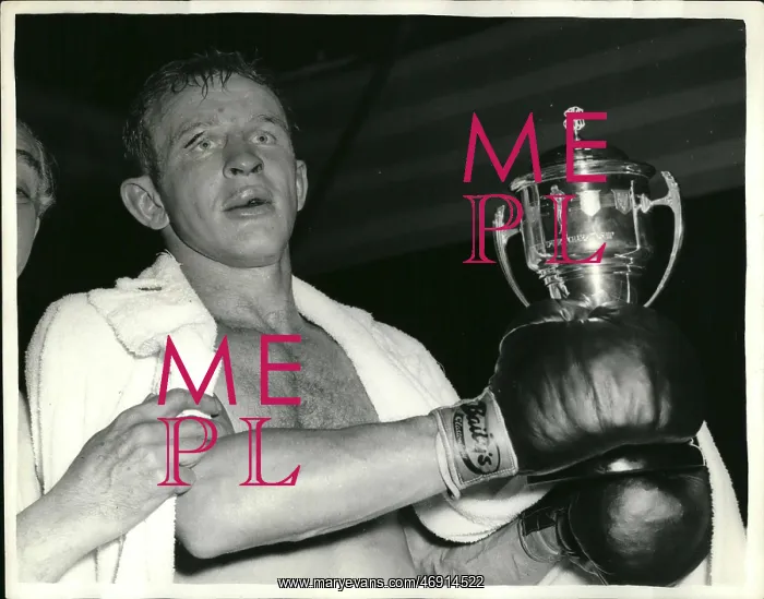 : Boxing. Jun. 06, 1956 - Canada's Gordon Wallace wins empire title : Boxing. Jun. 06, 1956 - Canada's Gordon Wallace wins empire title