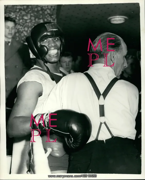 : Boxing. Feb. 02, 1957 - Valdes and Lave sparring but is stopped by trainers : Boxing. Feb. 02, 1957 - Valdes and Lave sparring but is stopped by trainers