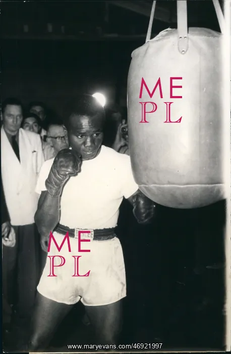 : Boxing. Jun. 18, 1957 - Boxer, Hogan Kid Bassey in traing : Boxing. Jun. 18, 1957 - Boxer, Hogan Kid Bassey in traing