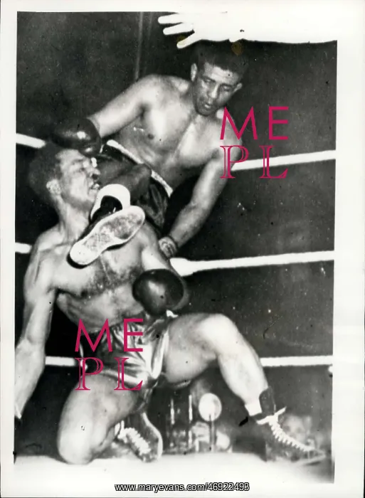 : Boxing. Nov. 27, 1956 - Randolph Turpin makes a smashing come-back : Boxing. Nov. 27, 1956 - Randolph Turpin makes a smashing come-back
