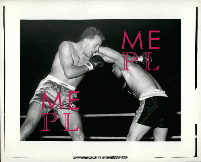 : Boxing. Sep. 09, 1957 - Double Miss London: Challenger Henry Cooper : Boxing. Sep. 09, 1957 - Double Miss London: Challenger Henry Cooper