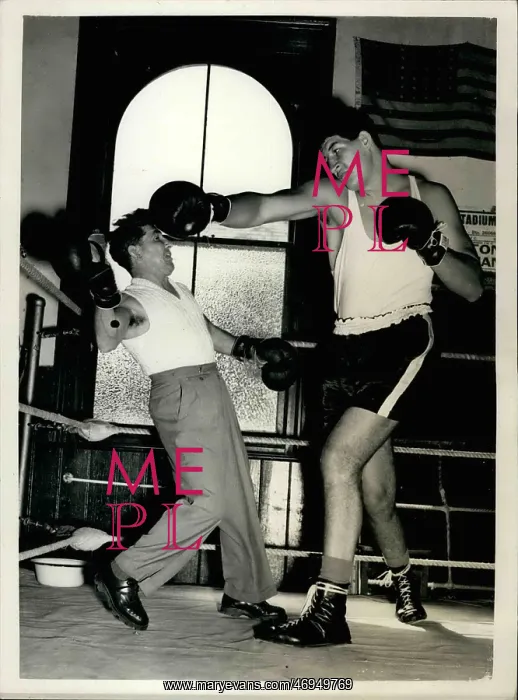 : Boxing. Aug. 08, 1955 - The world's tallest boxer goes into training Ewart : Boxing. Aug. 08, 1955 - The world's tallest boxer goes into training Ewart