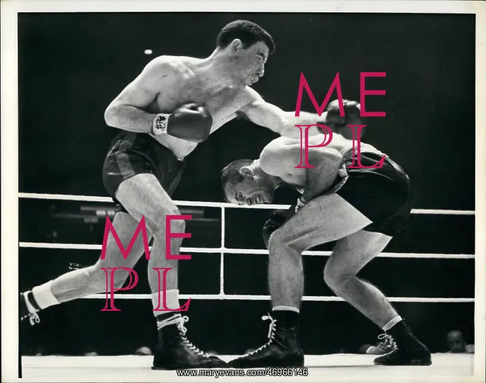 : Boxing. Feb. 26 Sumlin Ducks Left Cross: Brian Curvis : Boxing. Feb. 26 Sumlin Ducks Left Cross: Brian Curvis