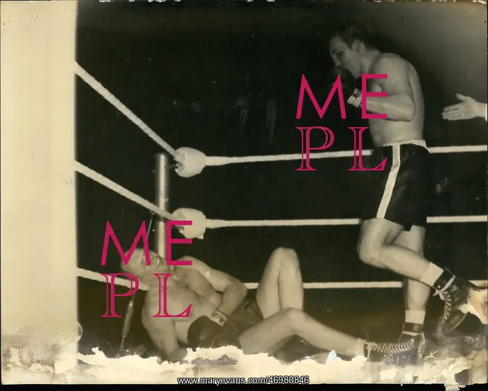 : Boxing. 1960 - Brian London knocks out America's Pete Rademacher in seventh round : Boxing. 1960 - Brian London knocks out America's Pete Rademacher in seventh round