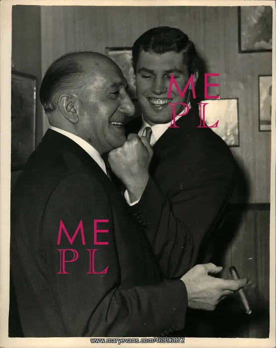 : Boxing. Feb. 02, 1962 - AMATEUR K.O. CHAMPION-BILLY WALKER SIGNS PROFESSIONAL FORMS : Boxing. Feb. 02, 1962 - AMATEUR K.O. CHAMPION-BILLY WALKER SIGNS PROFESSIONAL FORMS