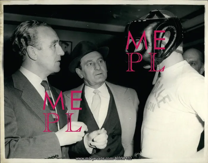 : Boxing. Mar. 03, 1961 - Minister Of Transport Watches Terry Downes In Training : Boxing. Mar. 03, 1961 - Minister Of Transport Watches Terry Downes In Training