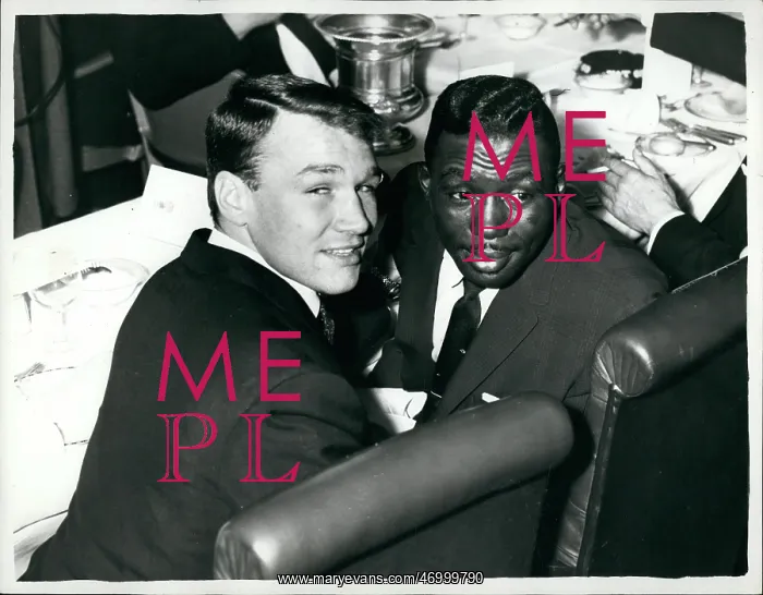 : Boxing. 1961 - World Lightweight Champion Joe Brown meets Challenger Dave : Boxing. 1961 - World Lightweight Champion Joe Brown meets Challenger Dave