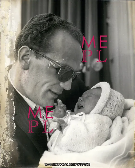 : Boxing. Dec. 12, 1960 - Henry Cooper Collects his wife and Baby son : Boxing. Dec. 12, 1960 - Henry Cooper Collects his wife and Baby son