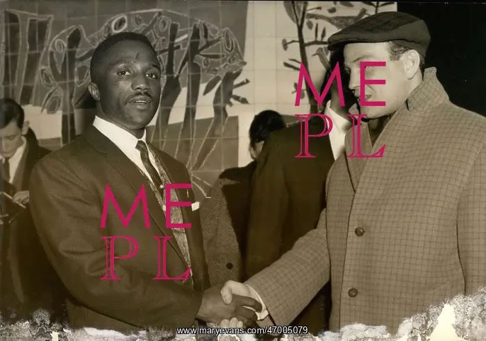 : Boxing. Dec. 30, 1960 - Boxers Davey Moore and Gracieux Lamperti Shaking Hands : Boxing. Dec. 30, 1960 - Boxers Davey Moore and Gracieux Lamperti Shaking Hands