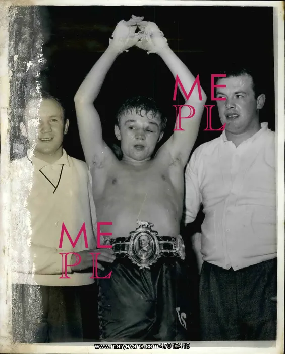  : Boxing. Nov. 11, 1960 - Terry Spinks Retains his title