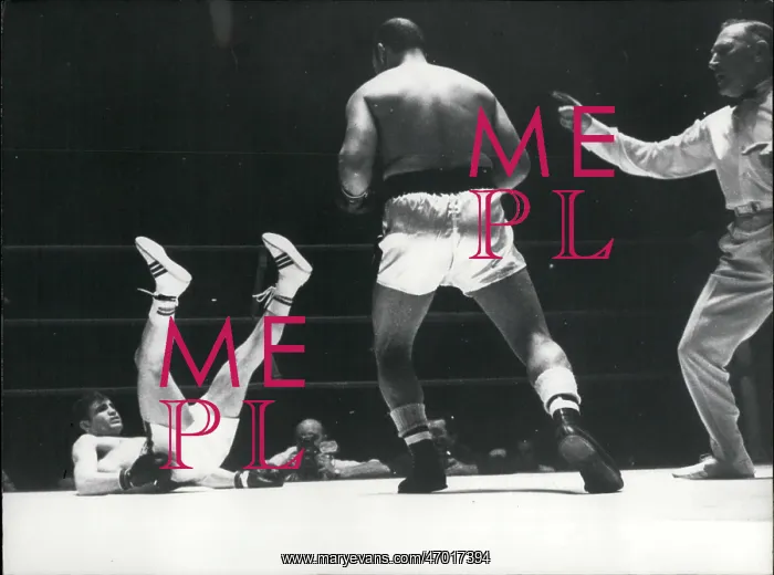 : Boxing. Feb. 02, 1966 - Photo shows Gonzales Floored by Gil Diaz after a one minute fight : Boxing. Feb. 02, 1966 - Photo shows Gonzales Floored by Gil Diaz after a one minute fight