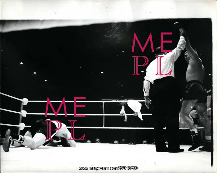 : Boxing. Nov. 11, 1962 - Walker K.O.'s LaSaga At Wembley : Boxing. Nov. 11, 1962 - Walker K.O.'s LaSaga At Wembley