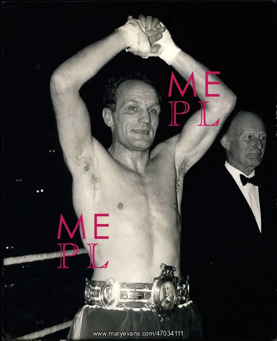 : Boxing. Nov. 07, 1967 - Cooper V Walker: Henry Cooper with his arms raised : Boxing. Nov. 07, 1967 - Cooper V Walker: Henry Cooper with his arms raised