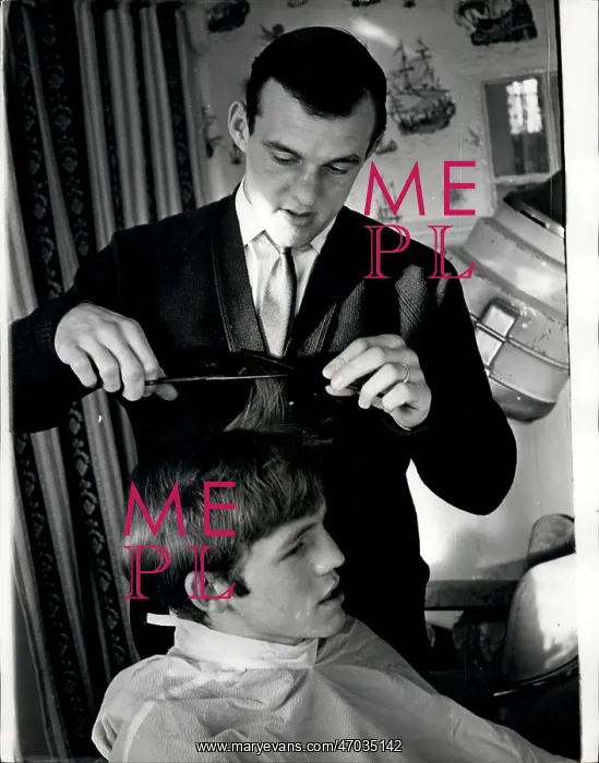 : Boxing. Nov. 05, 1965 - Johnny Pritchett gives Alan Rudkin a trim.: Mrs : Boxing. Nov. 05, 1965 - Johnny Pritchett gives Alan Rudkin a trim.: Mrs