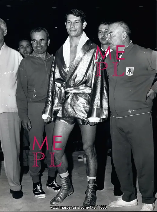 : Boxing. Oct. 10, 1966 - Boxe match at the Sport Palace in Rome, but also elegancy match. : Boxing. Oct. 10, 1966 - Boxe match at the Sport Palace in Rome, but also elegancy match.