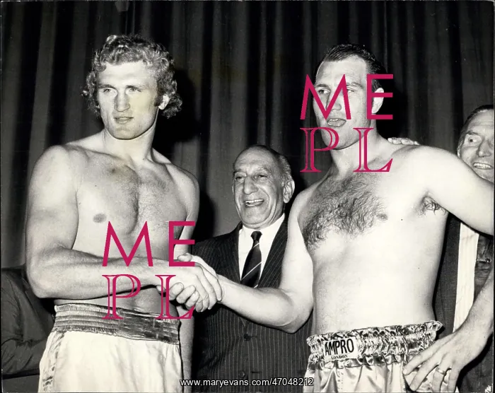 : Boxing. Sep. 27, 1971 - Joe Bugner and jack Bodell weigh-in for tonight's fight : Boxing. Sep. 27, 1971 - Joe Bugner and jack Bodell weigh-in for tonight's fight