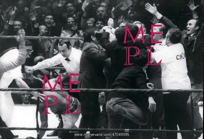 : Boxing. Nov. 25, 1969 - Nino Benventuti has conserved his world title in : Boxing. Nov. 25, 1969 - Nino Benventuti has conserved his world title in