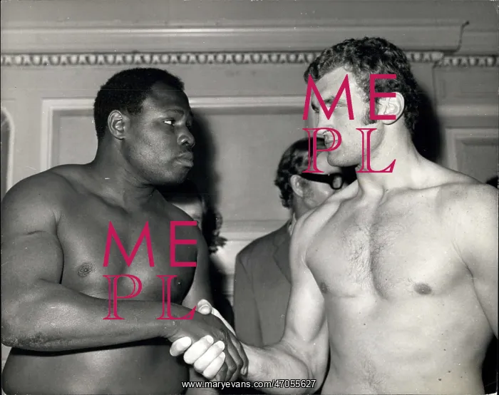 : Boxing. Nov. 03, 1970 - Joe Bugner and George Scrap Iron Johnson Weigh : Boxing. Nov. 03, 1970 - Joe Bugner and George Scrap Iron Johnson Weigh