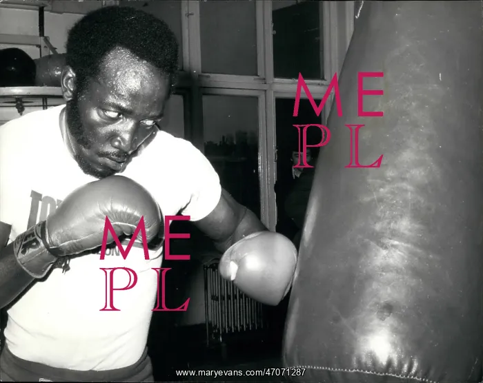 : Boxing. Feb. 02, 1975 - American light weight Lonnie Bennett gets down : Boxing. Feb. 02, 1975 - American light weight Lonnie Bennett gets down