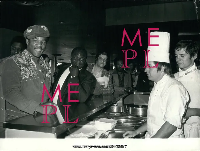 : Boxing. Sep. 11, 1974 - George Foreman at an Orly Airport Restaurant : Boxing. Sep. 11, 1974 - George Foreman at an Orly Airport Restaurant