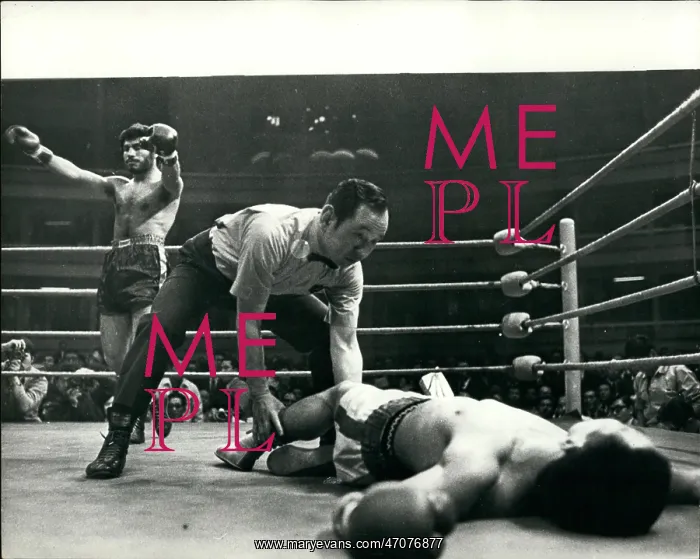 : Boxing. May 05, 1972 - Mexican Sanchez Knocks Out Japanese Featherweight Champion Shibata : Boxing. May 05, 1972 - Mexican Sanchez Knocks Out Japanese Featherweight Champion Shibata