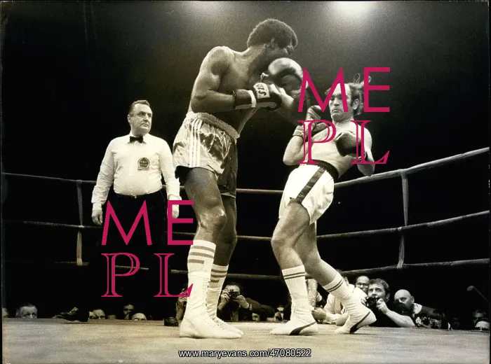 : Boxing. Mar. 29, 1976 - Valdes won in the 4th round and kept his World Champion title : Boxing. Mar. 29, 1976 - Valdes won in the 4th round and kept his World Champion title