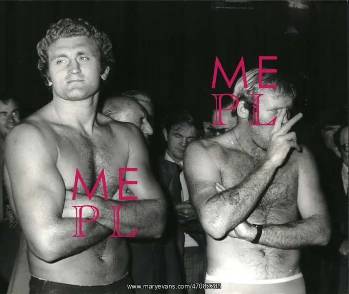: Boxing. Oct. 10, 1976 - Dune V Bugner weigh in : Boxing. Oct. 10, 1976 - Dune V Bugner weigh in