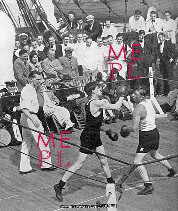 : Boxing match on deck of the Berengaria : Boxing match on deck of the Berengaria
