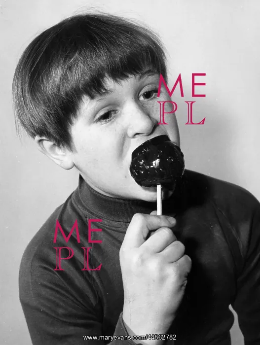 : BOY EATS TOFFEE APPLE : BOY EATS TOFFEE APPLE